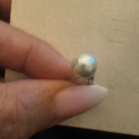 Beautiful Gray Pearl Earrings and Necklace set - Picture 4 of 7